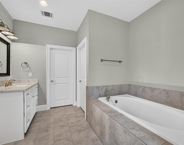 2502 Radcliffe Street - Photo Thumbnail 26