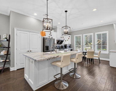 2502 Radcliffe Street - Photo Thumbnail 12