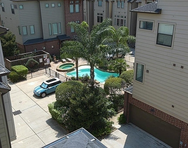 1921 Summer Street - Photo Thumbnail 3