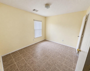 5918 Laramie River Court - Photo Thumbnail 8