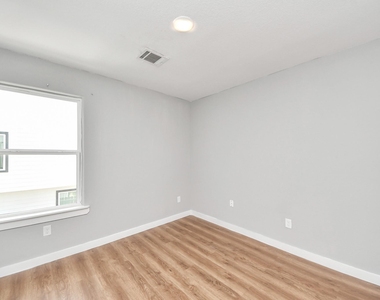 8125 Eastover Street - Photo Thumbnail 16