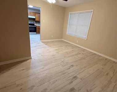 1102 E 2nd Street - Photo Thumbnail 6