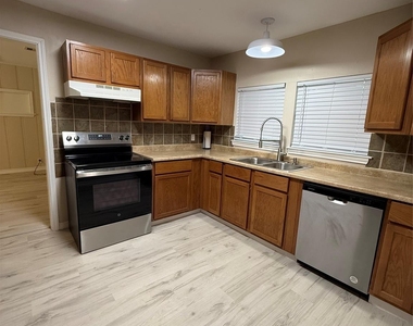 1102 E 2nd Street - Photo Thumbnail 13
