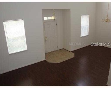 804 Carlyle Lane - Photo Thumbnail 4
