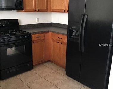 804 Carlyle Lane - Photo Thumbnail 2
