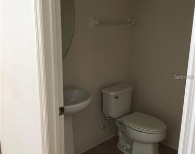 804 Carlyle Lane - Photo Thumbnail 11
