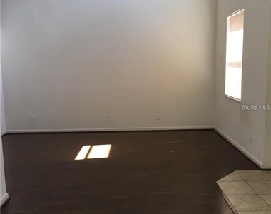 804 Carlyle Lane - Photo Thumbnail 6