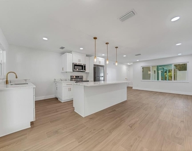 233 Bel Forest Drive - Photo Thumbnail 4