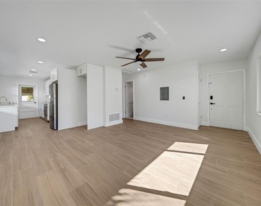 233 Bel Forest Drive - Photo Thumbnail 6