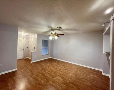 8710 Sheldon Creek Boulevard - Photo Thumbnail 2