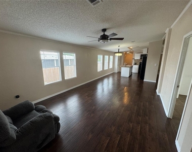 8471 Fantasia Park Way - Photo Thumbnail 6