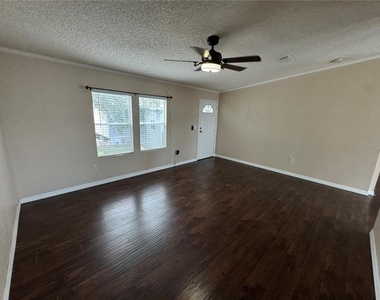 8471 Fantasia Park Way - Photo Thumbnail 4