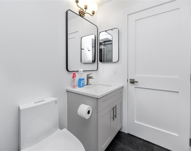 701 Mirror Lake Drive N - Photo Thumbnail 26