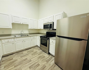 8507 N Hyaleah Road - Photo Thumbnail 11