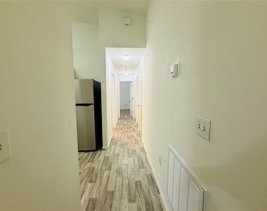 8507 N Hyaleah Road - Photo Thumbnail 9