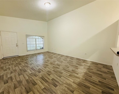 8507 N Hyaleah Road - Photo Thumbnail 5
