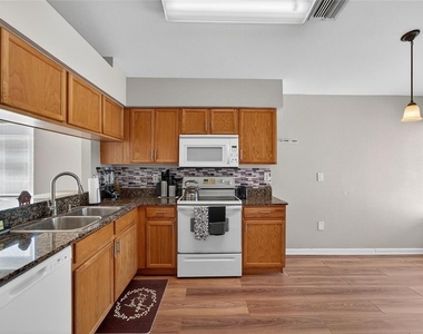 11812 Lynmoor Drive - Photo Thumbnail 34