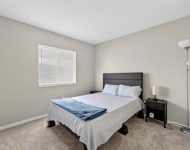 11812 Lynmoor Drive - Photo Thumbnail 14