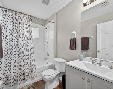 11812 Lynmoor Drive - Photo Thumbnail 12