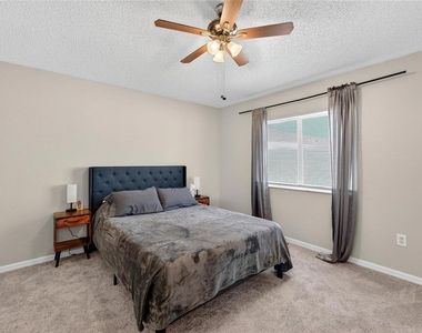 11812 Lynmoor Drive - Photo Thumbnail 17