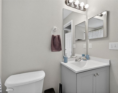 11812 Lynmoor Drive - Photo Thumbnail 13