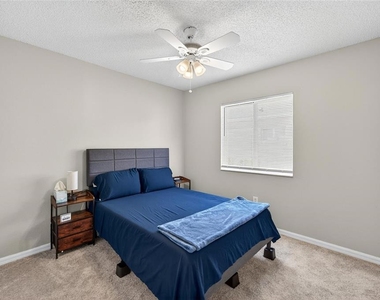 11812 Lynmoor Drive - Photo Thumbnail 8
