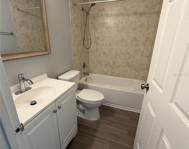 709 Oceanside Circle - Photo Thumbnail 6