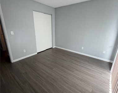 709 Oceanside Circle - Photo Thumbnail 5