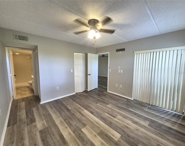 305 Meadow Lane - Photo Thumbnail 13