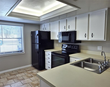 305 Meadow Lane - Photo Thumbnail 7