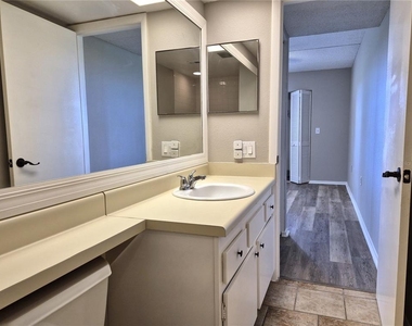 305 Meadow Lane - Photo Thumbnail 17