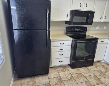 305 Meadow Lane - Photo Thumbnail 10
