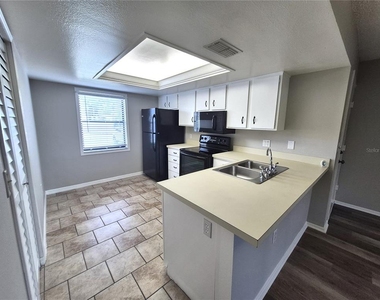 305 Meadow Lane - Photo Thumbnail 8