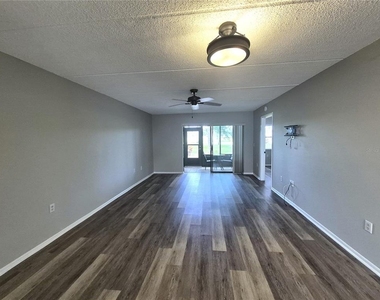 305 Meadow Lane - Photo Thumbnail 6