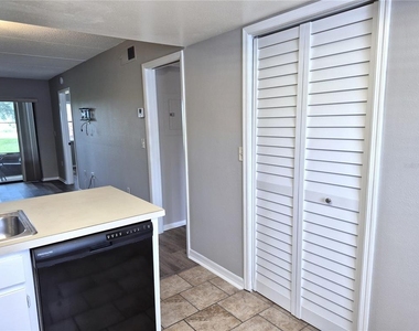 305 Meadow Lane - Photo Thumbnail 12
