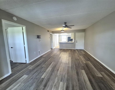 305 Meadow Lane - Photo Thumbnail 5