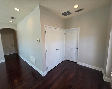 7920 Hampton Lake Drive - Photo Thumbnail 11