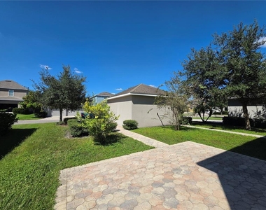 7920 Hampton Lake Drive - Photo Thumbnail 6