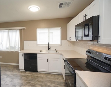 3106 Pine Top Drive - Photo Thumbnail 5