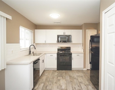 3106 Pine Top Drive - Photo Thumbnail 7