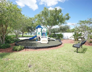 12239 Country White Circle - Photo Thumbnail 28