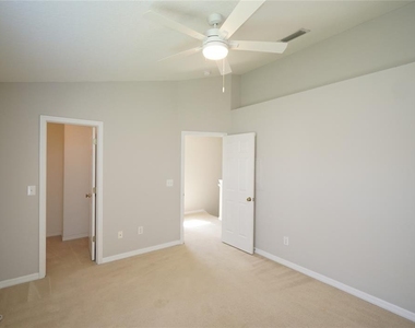 12239 Country White Circle - Photo Thumbnail 18