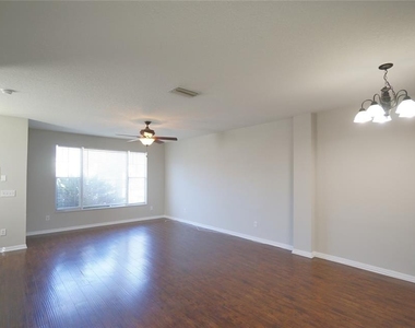 12239 Country White Circle - Photo Thumbnail 19