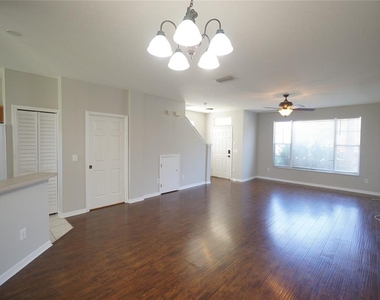 12239 Country White Circle - Photo Thumbnail 3
