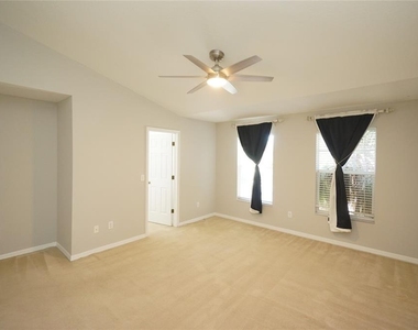 12239 Country White Circle - Photo Thumbnail 12