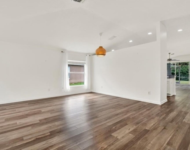5809 100th Avenue - Photo Thumbnail 4