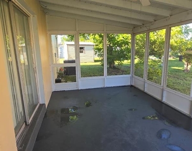 21242 Glendale Avenue - Photo Thumbnail 9