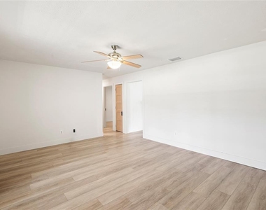 8212 Sunny Vale Place - Photo Thumbnail 7