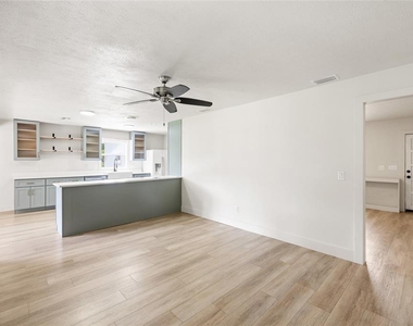 8212 Sunny Vale Place - Photo Thumbnail 15