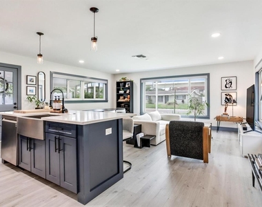 4609 W Hawthorne Road - Photo Thumbnail 4